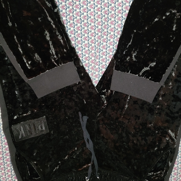 Vs pink crushed velvet joggers size large. NWOT - Picture 1 of 7